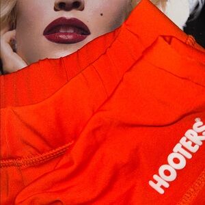 🦉🍒🦉 • 🟠 HOOTERS x Cheeky Vibes 🟠 • 🦉 🍑 🦉